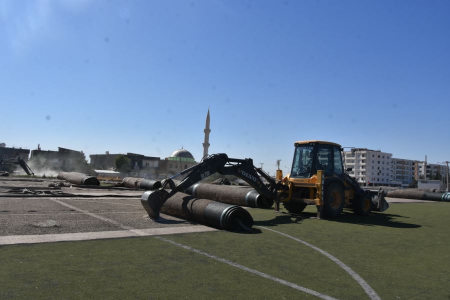 Nusaybin İlçe Stadında yenileme çalışmaları başladı