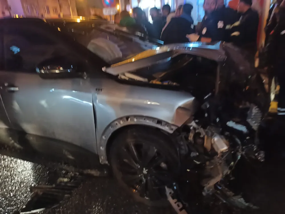Nusaybin’de iki otomobil kafa kafaya çarpıştı   