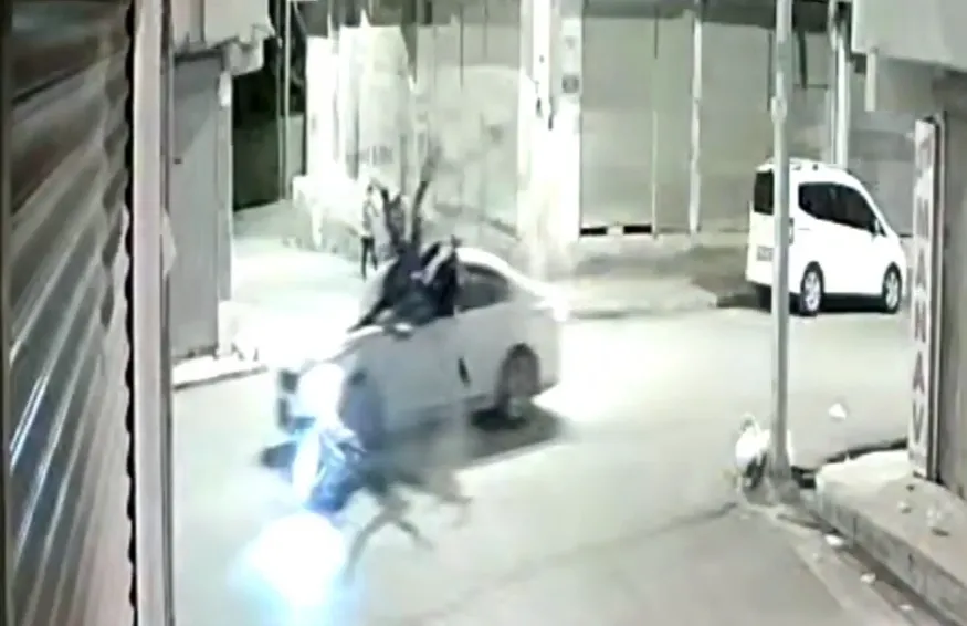 Nusaybin’de otomobil ile motosikletin çarpıştığı kaza anı kamerada: 2 yaralı 