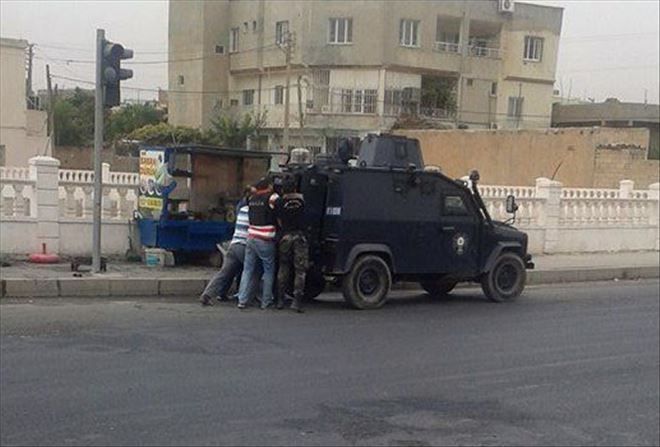 NUSAYBİN´DE YEREL GAZETECİ GÖZALTINA ALINDI