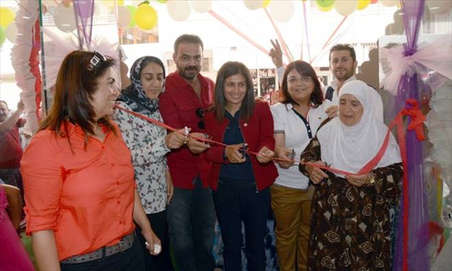 BEYAZ SARAY GELİNLİK MODA EVİ AÇILDI