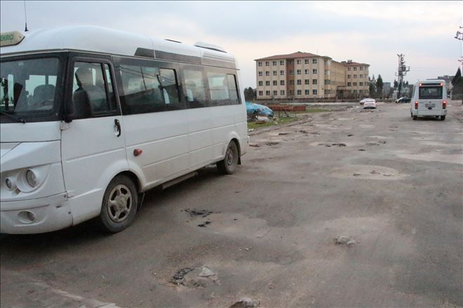 Köstebek Yuvası Yola Yetkililer Duyarsız Kalmasına Tepki