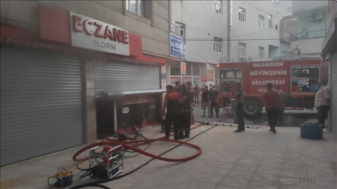 Eczane ´de çıkan yangını vatandaş erken fark etmesi yanmaktan kurtarıldı