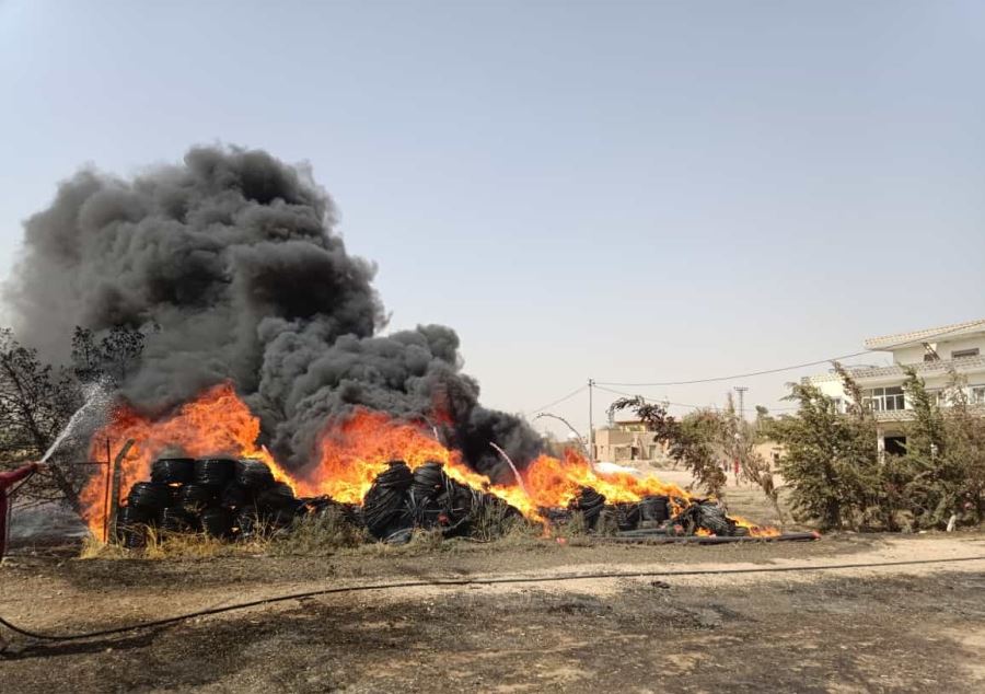 Tarla sulamasında kullanılan plastik borular yandı