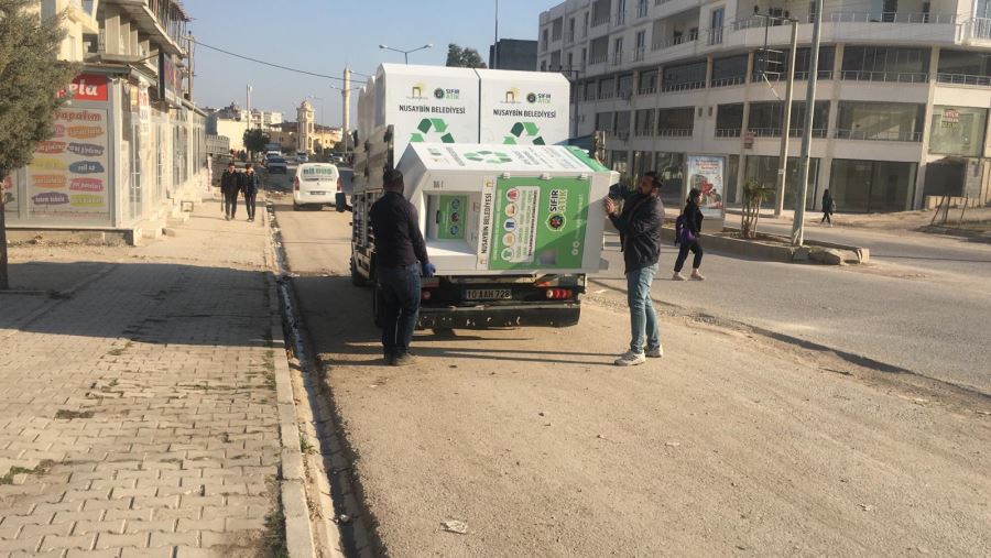 Nusaybin Belediyesi, ilçe merkezinde 52 noktaya “Sıfır Atık” Tekstil Atıkları Kumbarası” yerleştirdi.