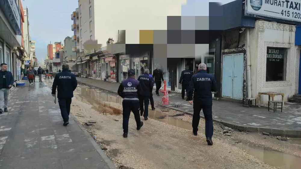 Nusaybin’de Zabıta, Sakarya Caddesinde kaldırım ve yol işgali uyarısı