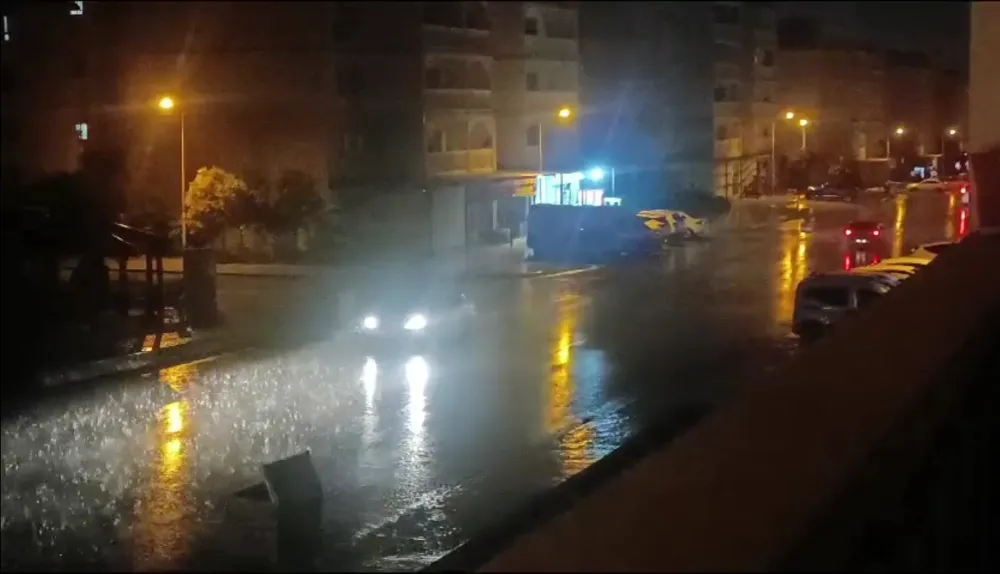 Nusaybin’de gece gök gürültülü sağanak yağış, gündüz ise kavurucu sıcak havası hakim oldu 