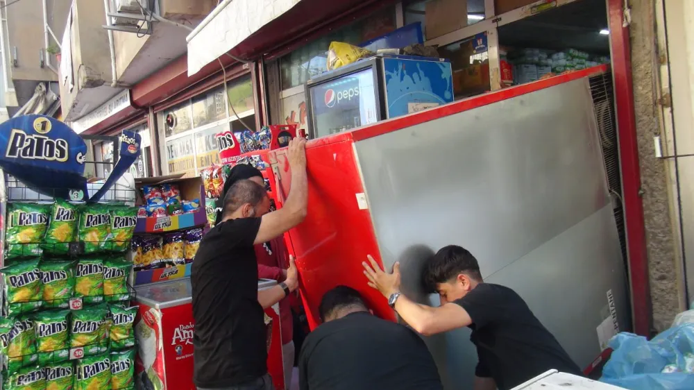 Nusaybin’de Kardeş, Marketinde bulunan boykot ürünlerini ve soğutucu dolabı geri iade etti