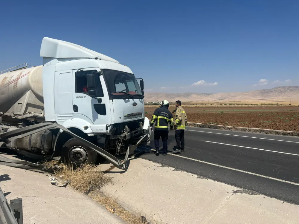 Nusaybin’de beton mikseri bariyerleri biçip durabildi 