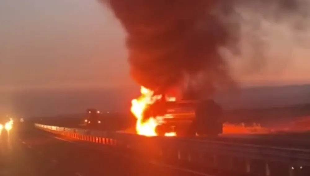 Nusaybin’de akaryakıt yüklü tanker alev aldı, itfaiye ekiplerinin müdahalesiyle facia önlenmiş oldu