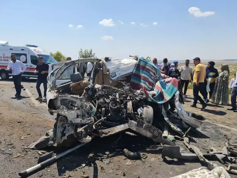 Batman’dan Nusaybin ilçesine Kızlarının düğününe giderken kaza yaptılar: 4 ölü