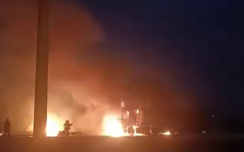 Nusaybin’de seyir halindeki tanker birden alev topuna dönerek yandı 