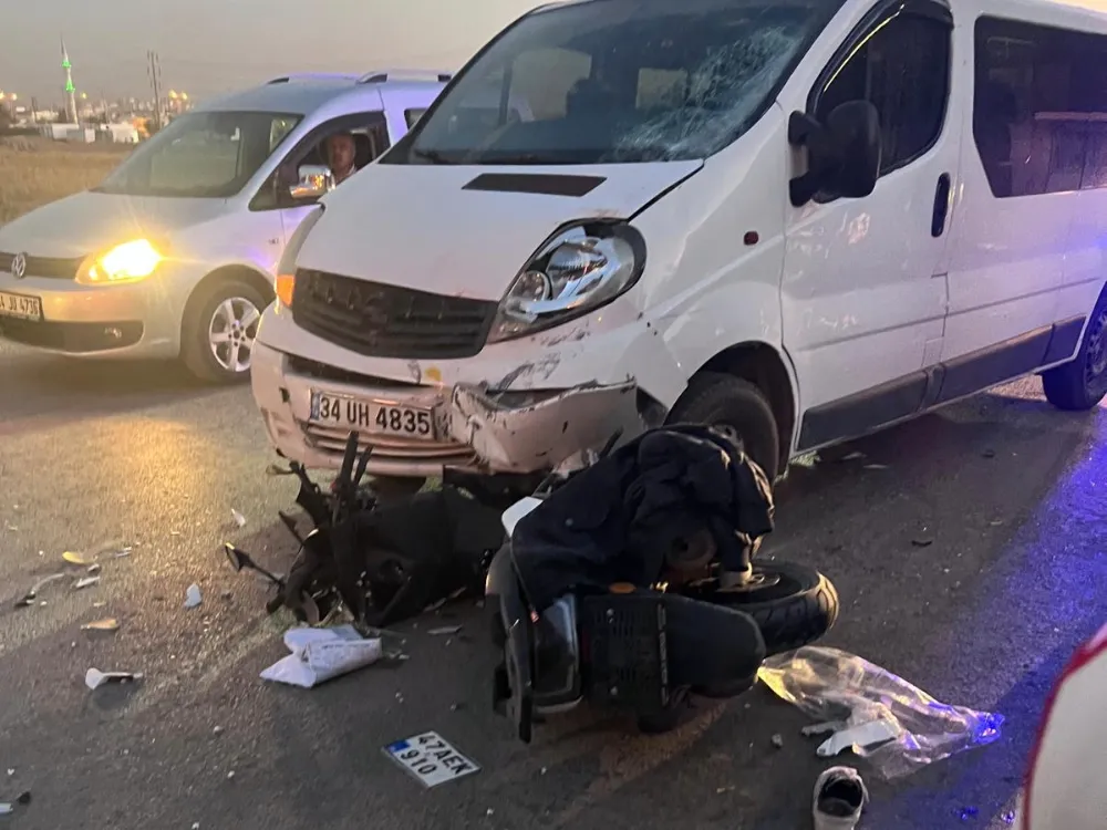 Nusaybin’de motosiklet ile hafif ticari araç çarpıştı: 1’i ağır, 2 yaralı
