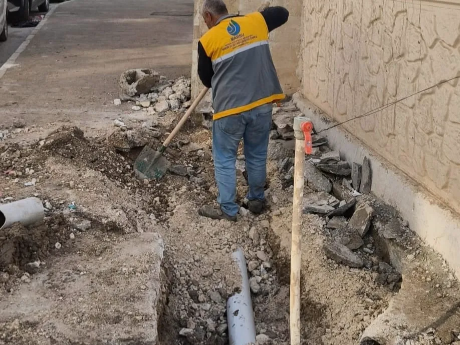 Nusaybin’de MARSU, Cami lavabosu ve cadde üzerindeki su arızalarını onardı