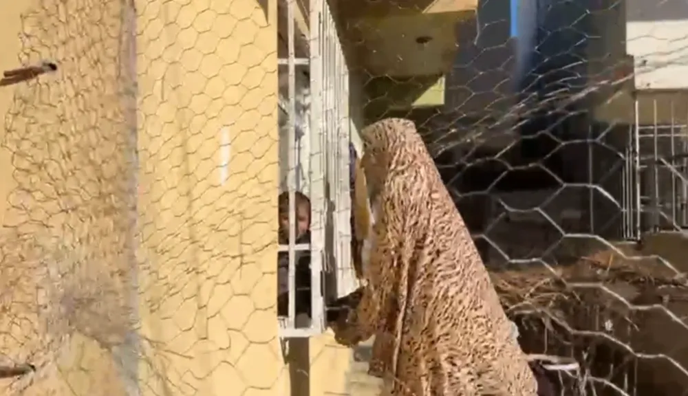 Nusaybin’de evde mahsur kalan çocuk itfaiye tarafından kurtarıldı