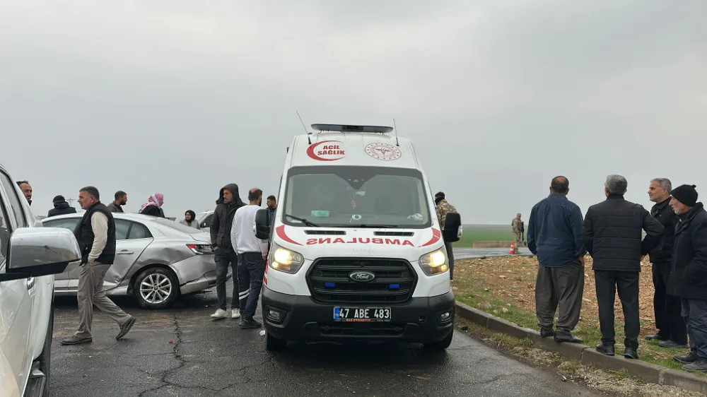 Nusaybin’de iki otomobilin çarpışması sonucu 2 kişi yaralandı 