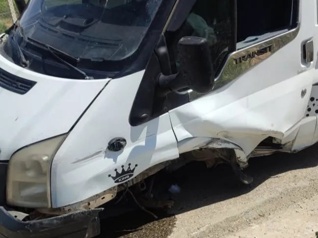 Hafif ticari araç ile otomobil çarpıştı: 1 yaralı