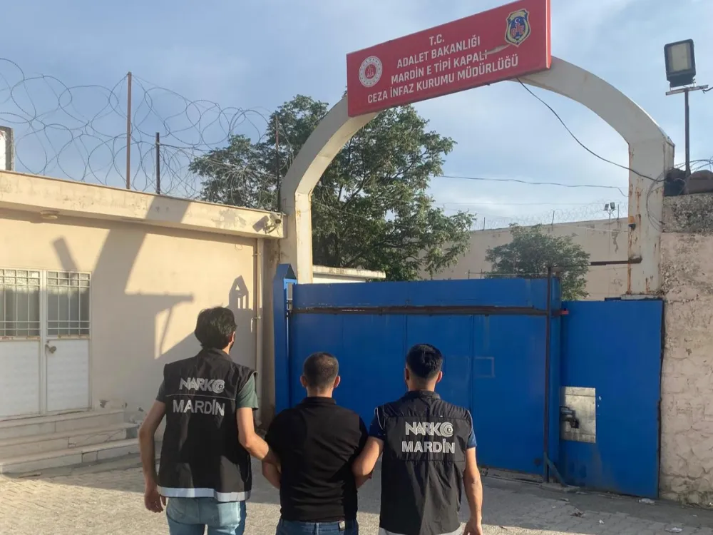 Mardin İl Emniyet Müdürlüğü’nün uyuşturucu tacirlerine yönelik operasyonda gözaltına alınan 10 kişiden 8