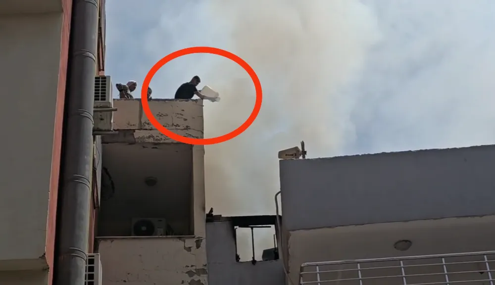 Nusaybin’de apartmanın damında çıkan yangın paniğe neden oldu