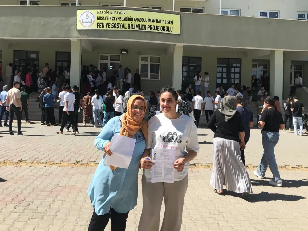 Nusaybin’de Anne ve Kızı Birlikte YKS Sınavına Girdi