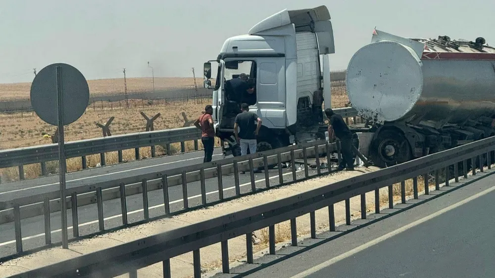 Nusaybin’de tanker demir bariyerleri biçerek durabildi