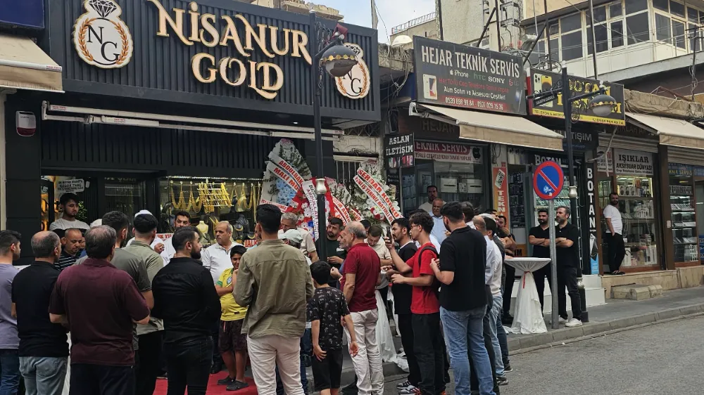 Nusaybin’de NİSANUR GOLD Kuyumculuk Hizmete Açıldı