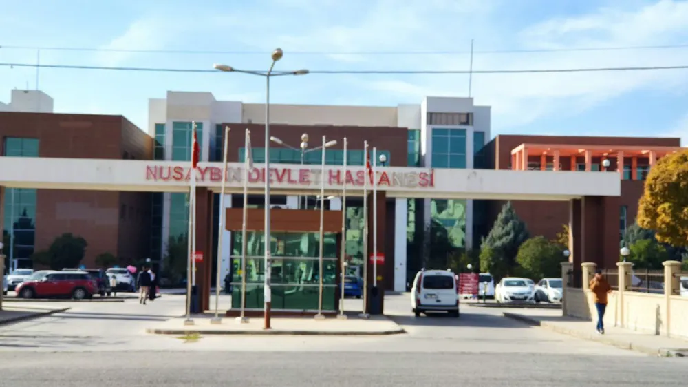 Nusaybin’de iki otomobil kafa kafaya çarpıştı: 1’i bebek, 1’i çocuk olmak üzere 8 yaralı