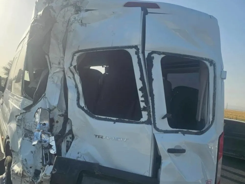 Mardin’de kırmızı ışıkta duran araçlara tanker çarptı: 4 yaralı