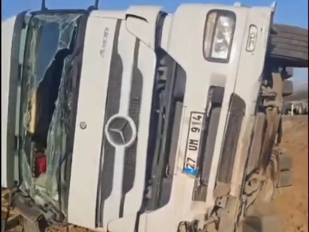 Nusaybin’de akaryakıt tankeri devrildi: 1 yaralı
