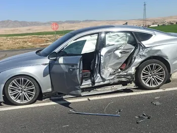 Nusaybin’de iki otomobil çarpıştı: 3 yaralı