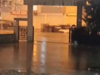 Nusaybin’de yağmur yine sokakları göle çevirdi: Vatandaş tepki gösterdi