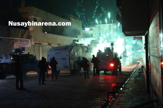 Pkk`lilar Polise Ses Bombası Attı,2 Polis Yaralandı
