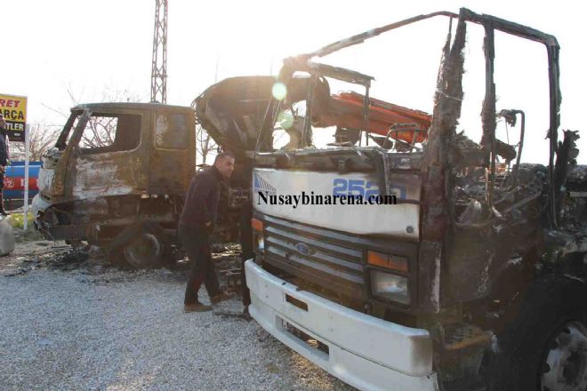 Nusaybin`de Vinç ve Kamyon Kundaklandığı İddiası!